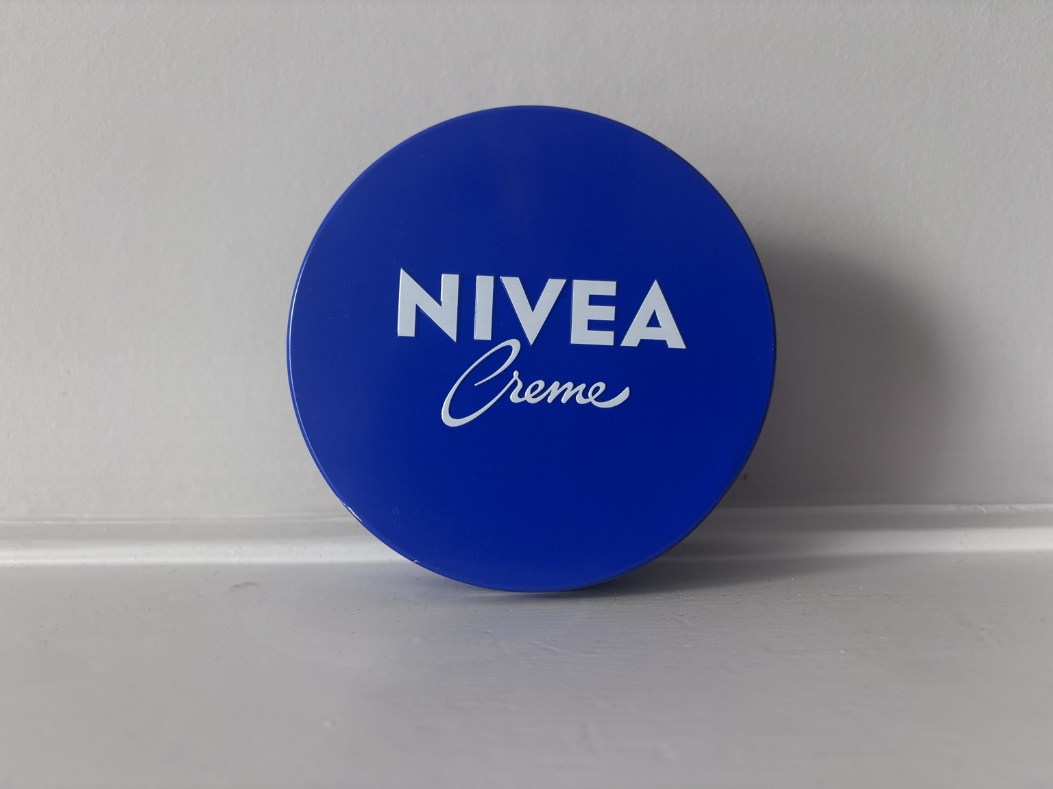 Blue Nivea Creme tin